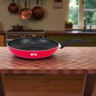 Quttin Infinity Plus 30 cm-es tapadásmentes serpenyő étellel – tágas méretű, olaj nélküli sütéshez, friss zöldséges és húsos fogásokhoz