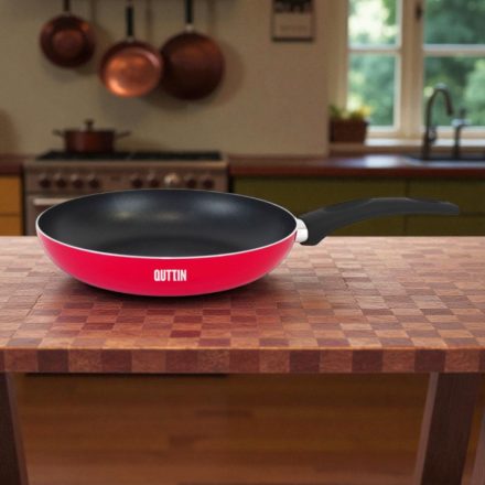 Quttin Infinity Plus 30 cm-es tapadásmentes serpenyő étellel – tágas méretű, olaj nélküli sütéshez, friss zöldséges és húsos fogásokhoz