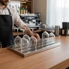 poharak szárítása csepegtető tálcán bárpulton