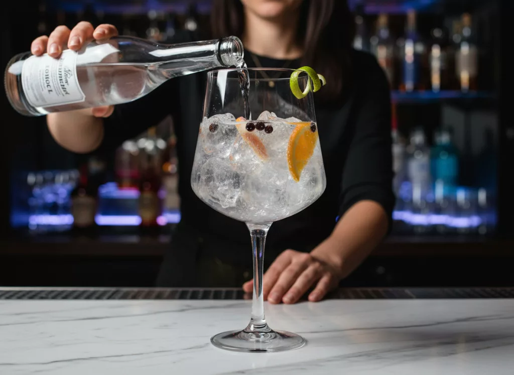 Onis-Arome-Gin-Tonic-pohar-670-ml-6-db-os-csomag.webp