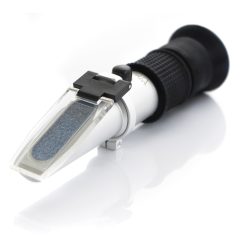 "REFRACTOMETER 0-90 BRIX skálával a cukortartalom gyors és pontos mérésére, ideális élelmiszeripari, mezőgazdasági és borászati alkalmazásokhoz."